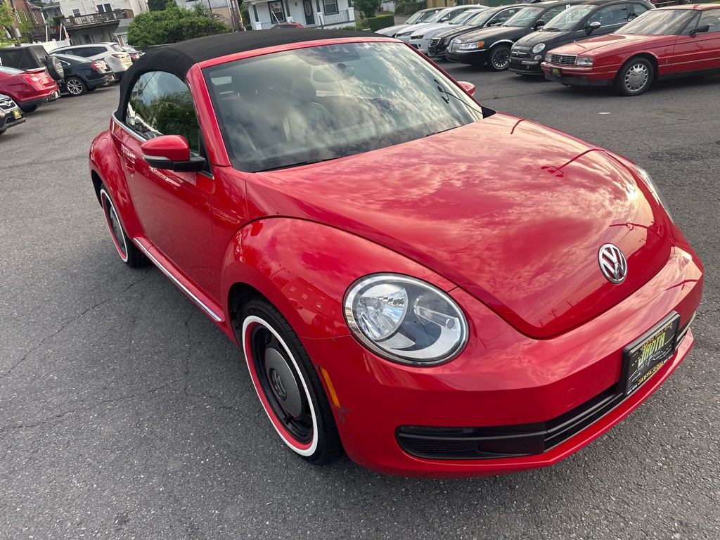 2013 Volkswagen Beetle Image 8