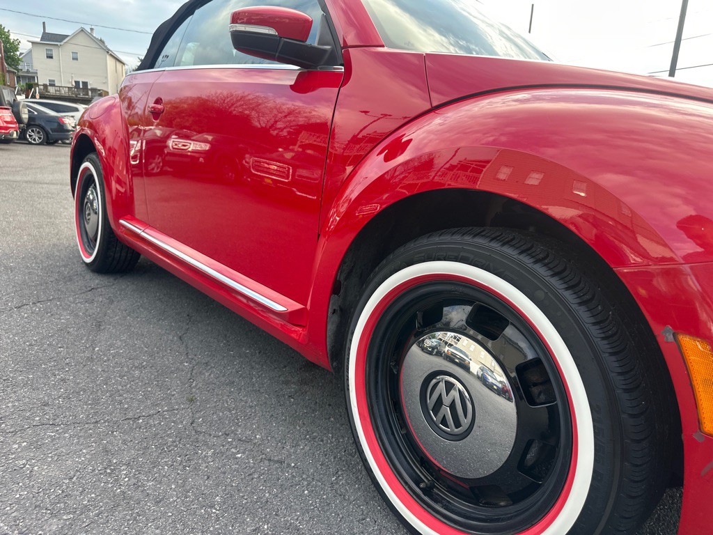 2013 Volkswagen Beetle Image 9