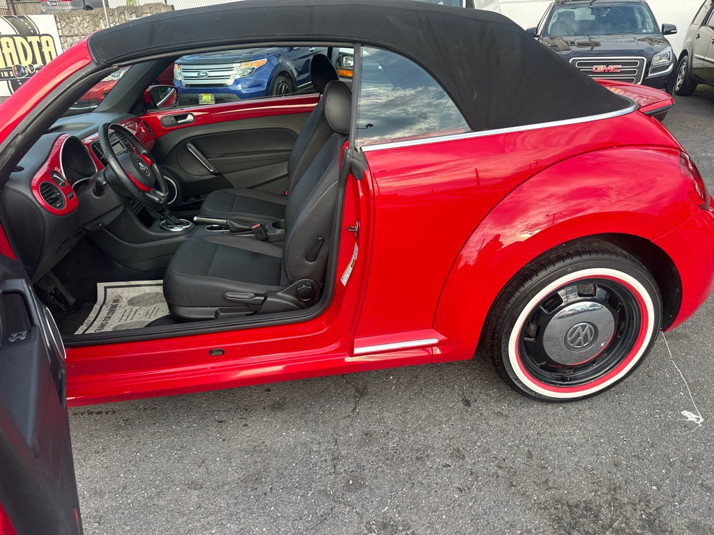 2013 Volkswagen Beetle Image 13