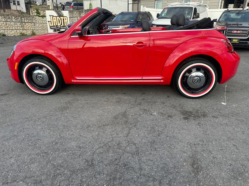 2013 Volkswagen Beetle Image 21