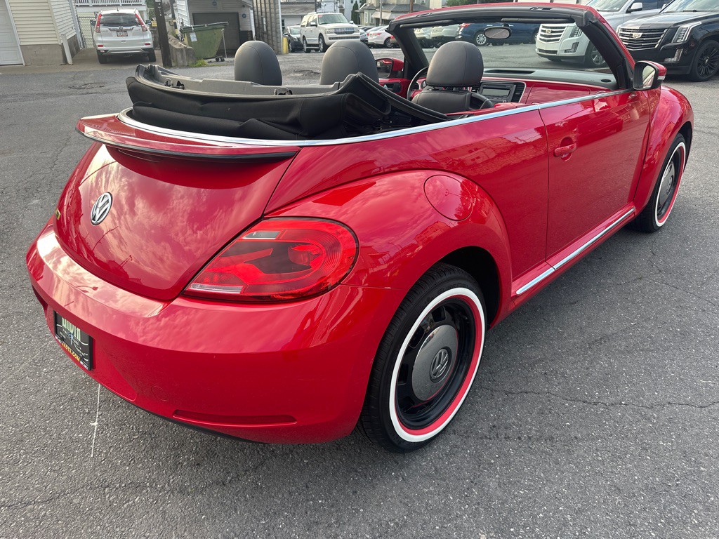 2013 Volkswagen Beetle Image 23