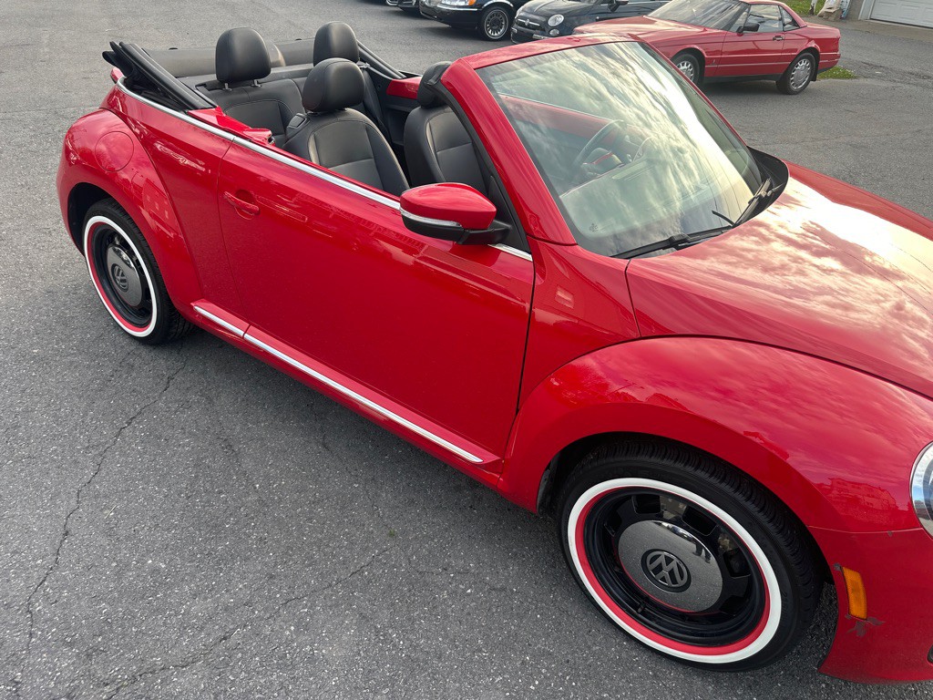 2013 Volkswagen Beetle Image 25