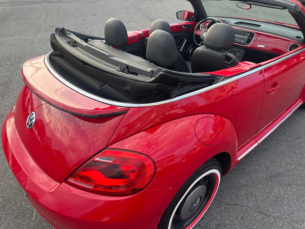 2013 Volkswagen Beetle Image 30
