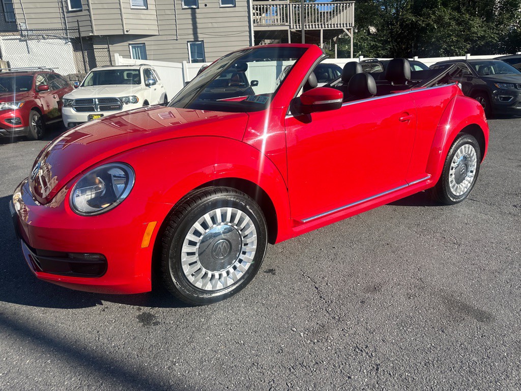 2013 Volkswagen Beetle Image 1