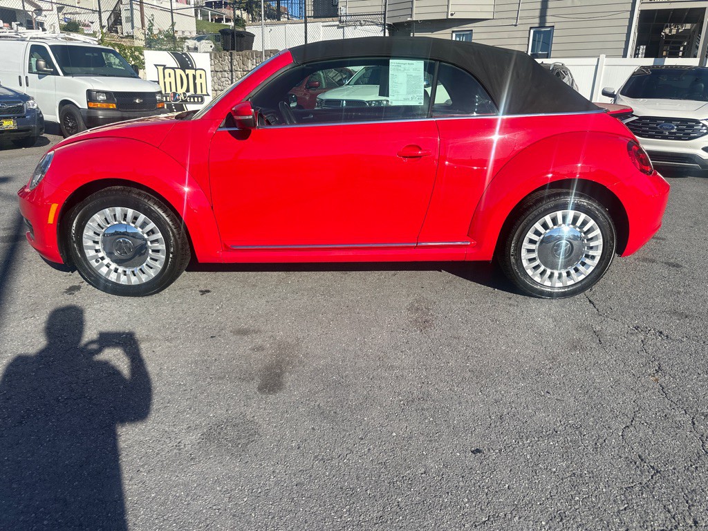 2013 Volkswagen Beetle Image 3