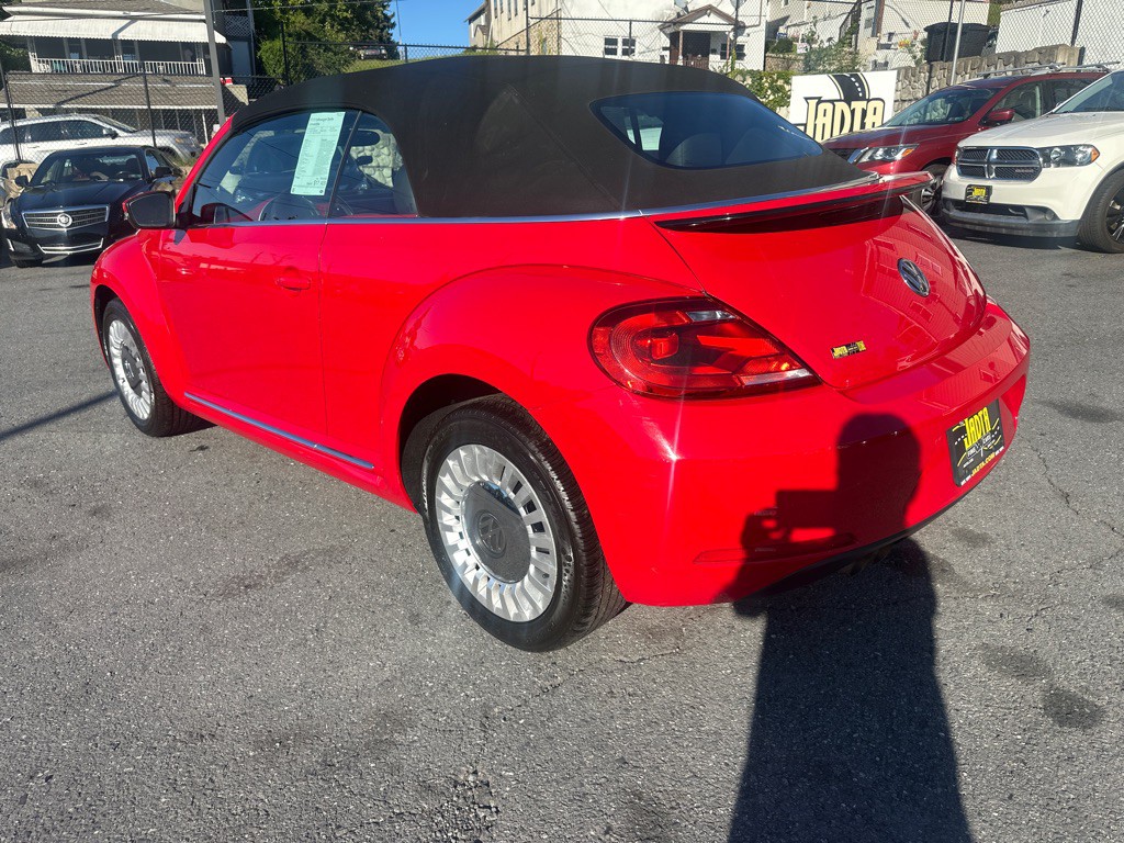2013 Volkswagen Beetle Image 4