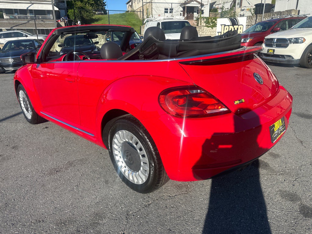 2013 Volkswagen Beetle Image 11