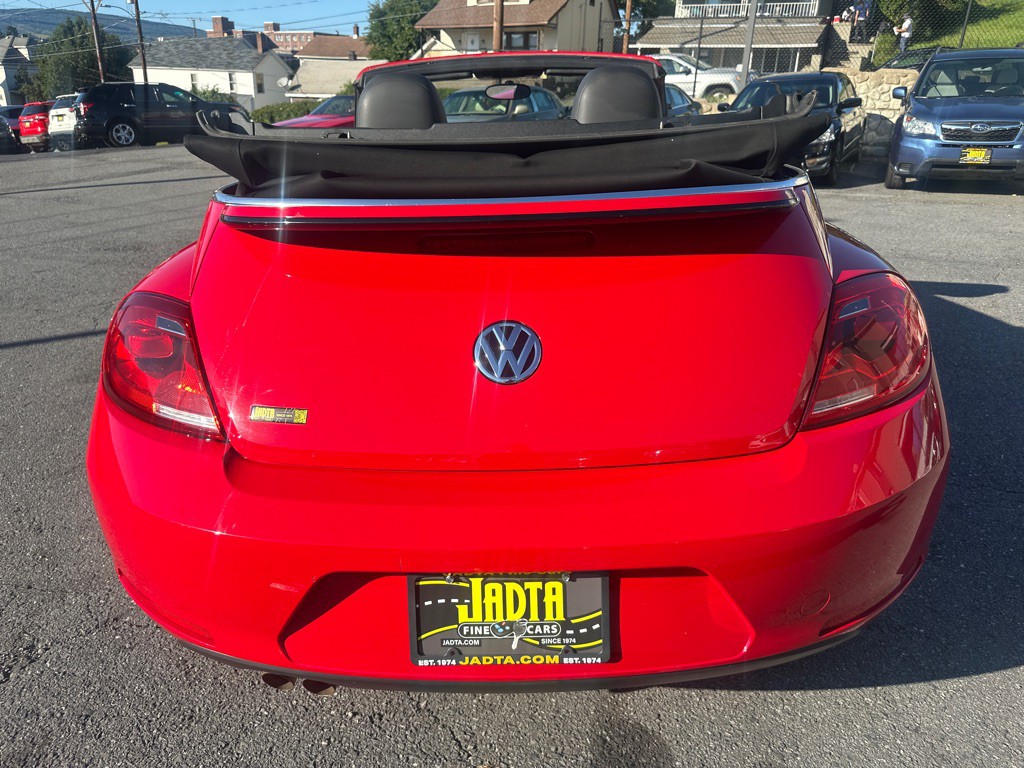 2013 Volkswagen Beetle Image 12