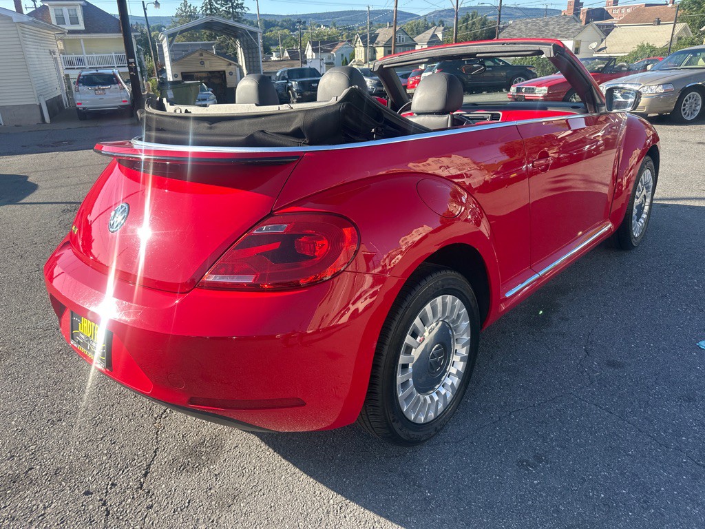 2013 Volkswagen Beetle Image 13