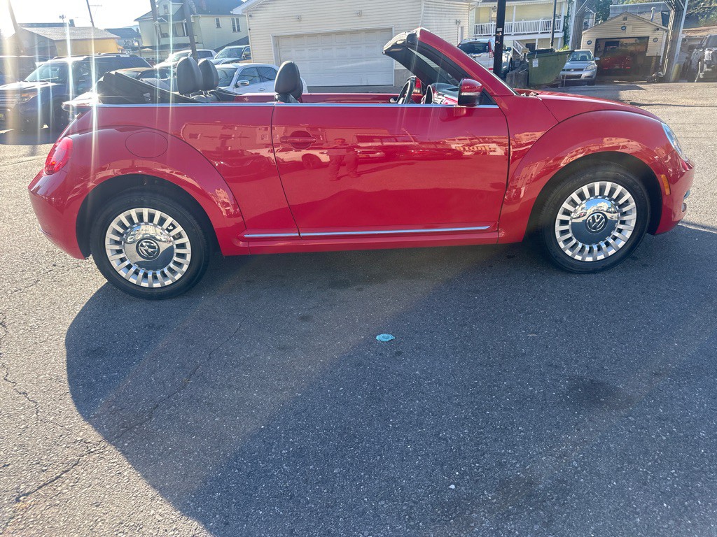 2013 Volkswagen Beetle Image 14