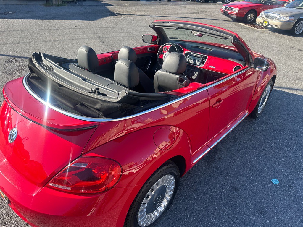 2013 Volkswagen Beetle Image 20