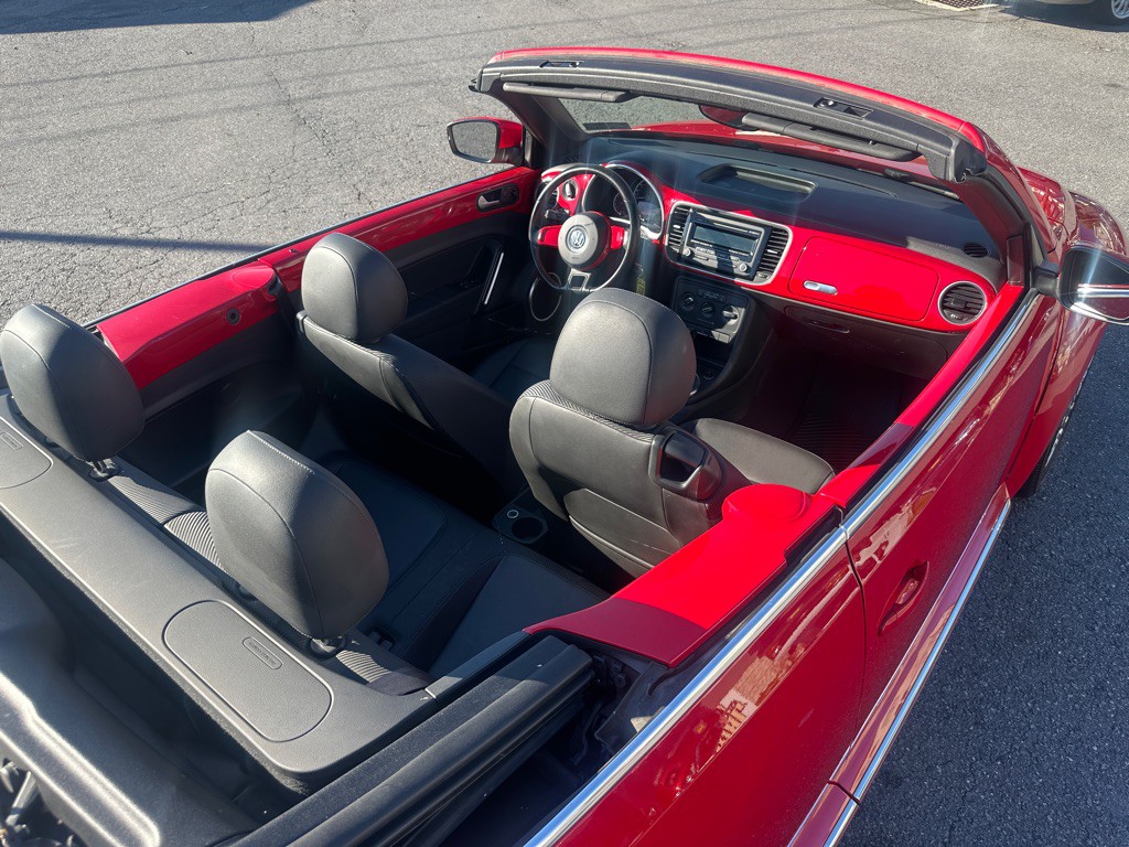 2013 Volkswagen Beetle Image 21