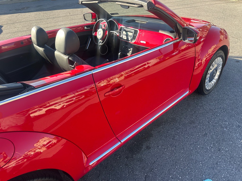 2013 Volkswagen Beetle Image 22