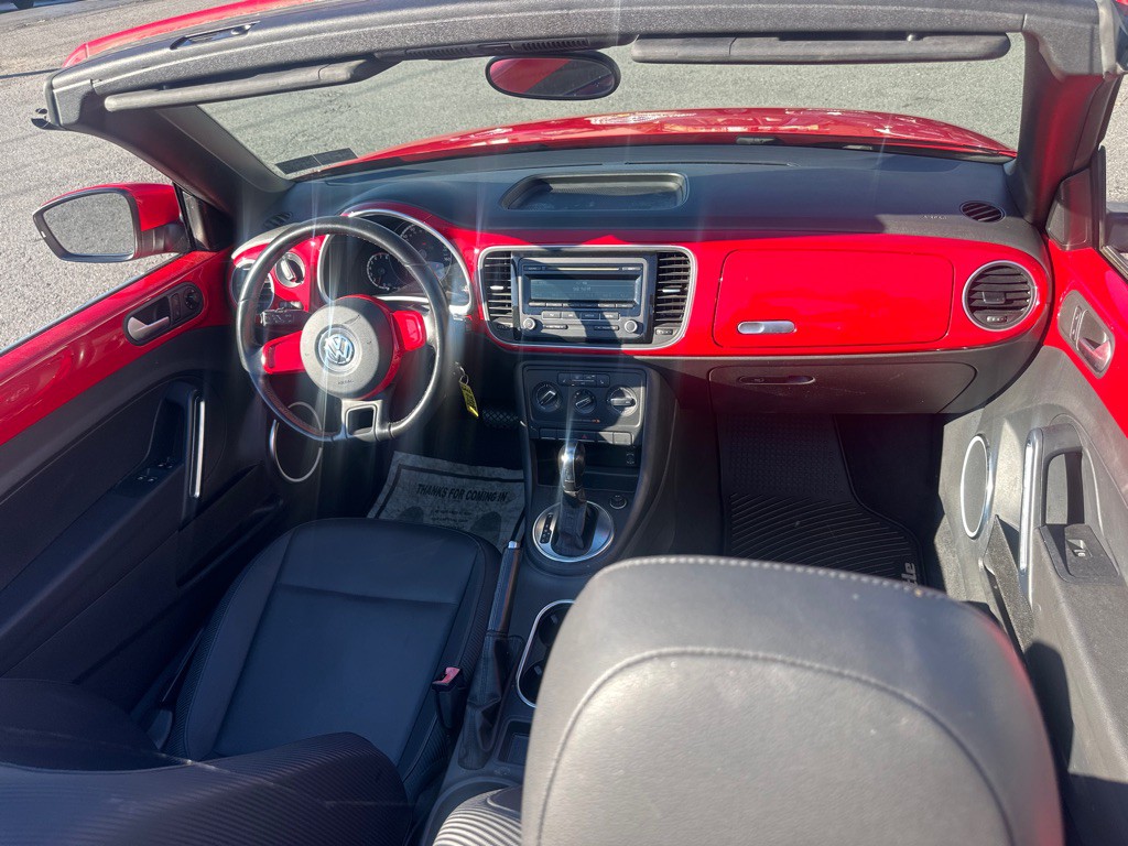 2013 Volkswagen Beetle Image 23