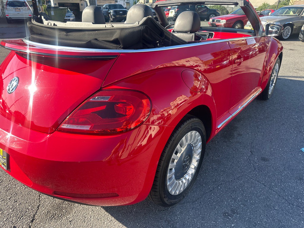 2013 Volkswagen Beetle Image 24