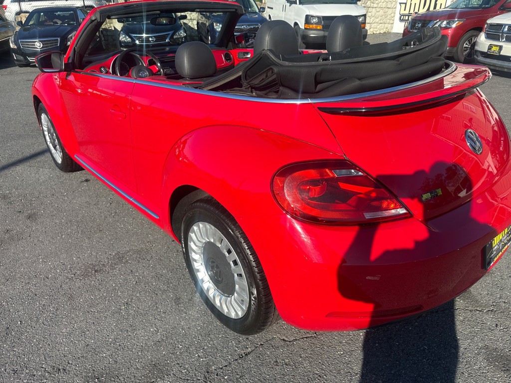 2013 Volkswagen Beetle Image 25