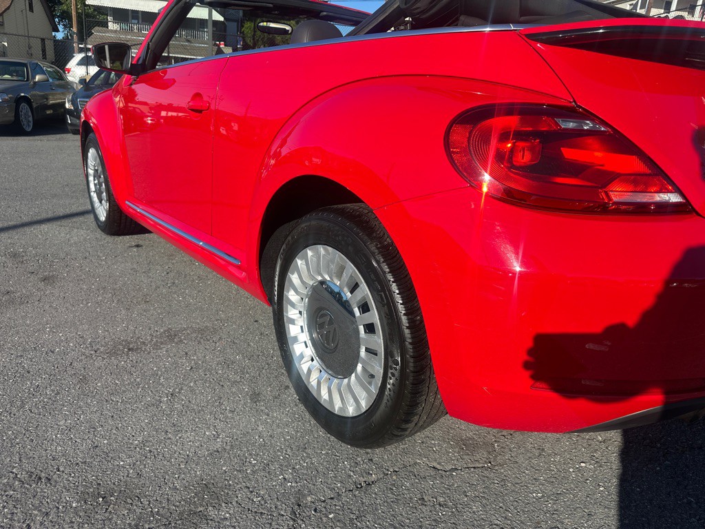 2013 Volkswagen Beetle Image 26