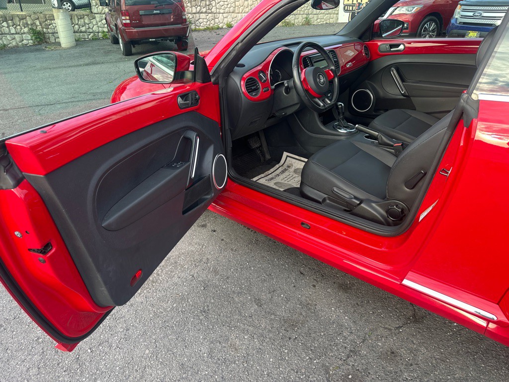2013 Volkswagen Beetle Image 32