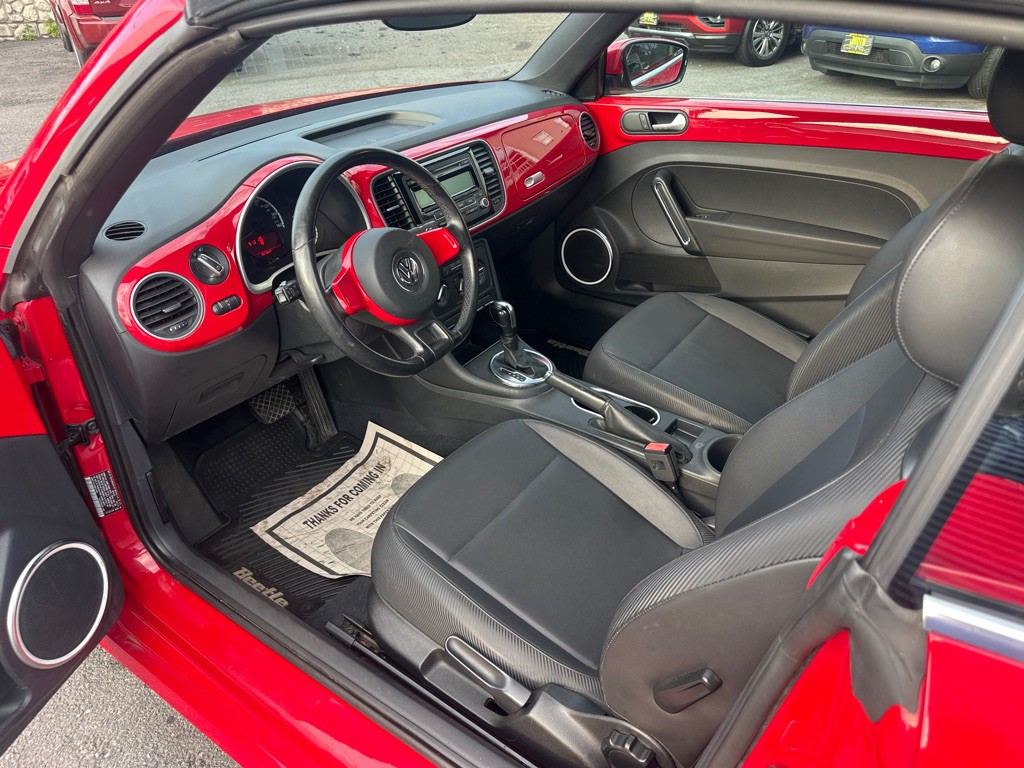 2013 Volkswagen Beetle Image 33