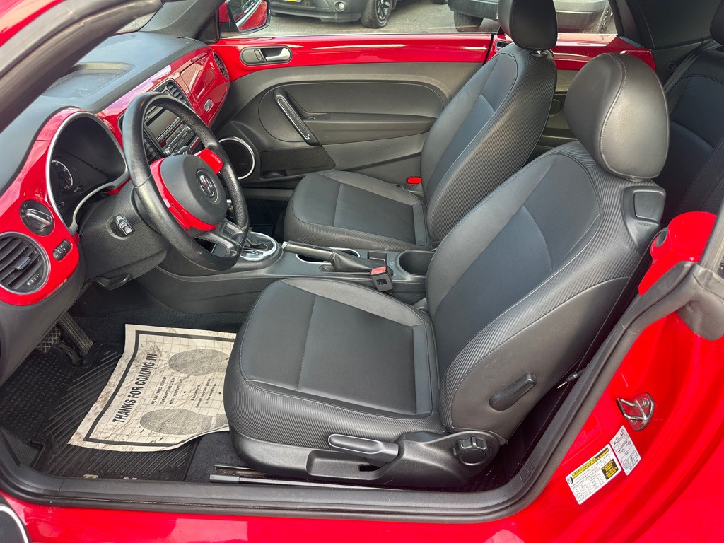2013 Volkswagen Beetle Image 34