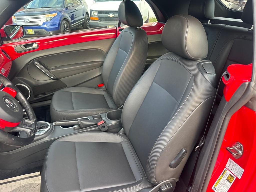 2013 Volkswagen Beetle Image 35