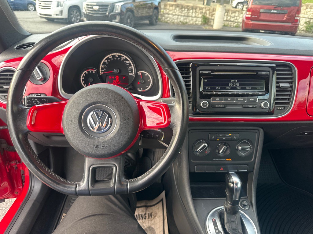 2013 Volkswagen Beetle Image 37