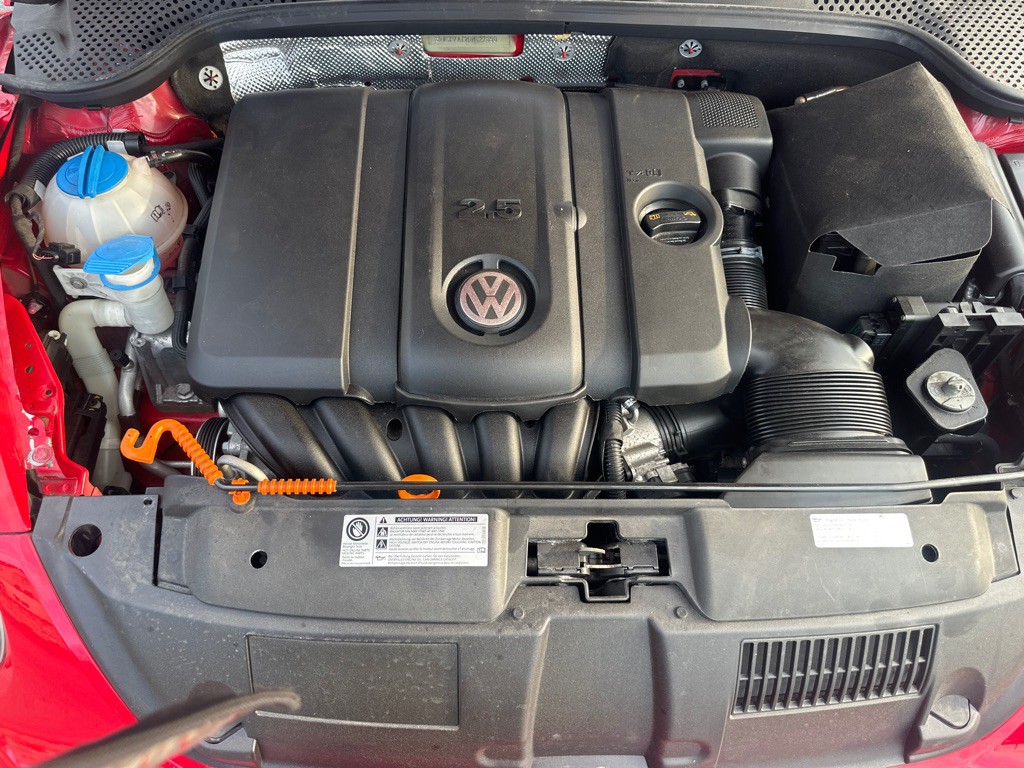 2013 Volkswagen Beetle Image 45