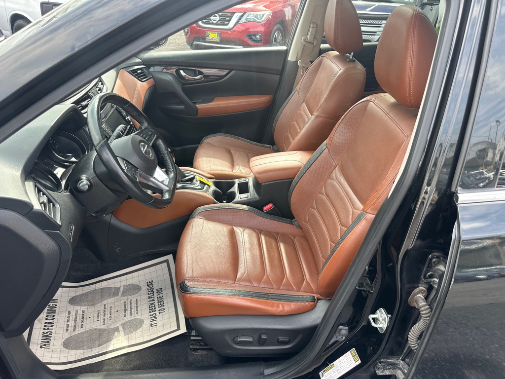2018 Nissan Rogue Image 15