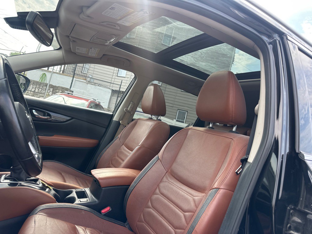 2018 Nissan Rogue Image 16