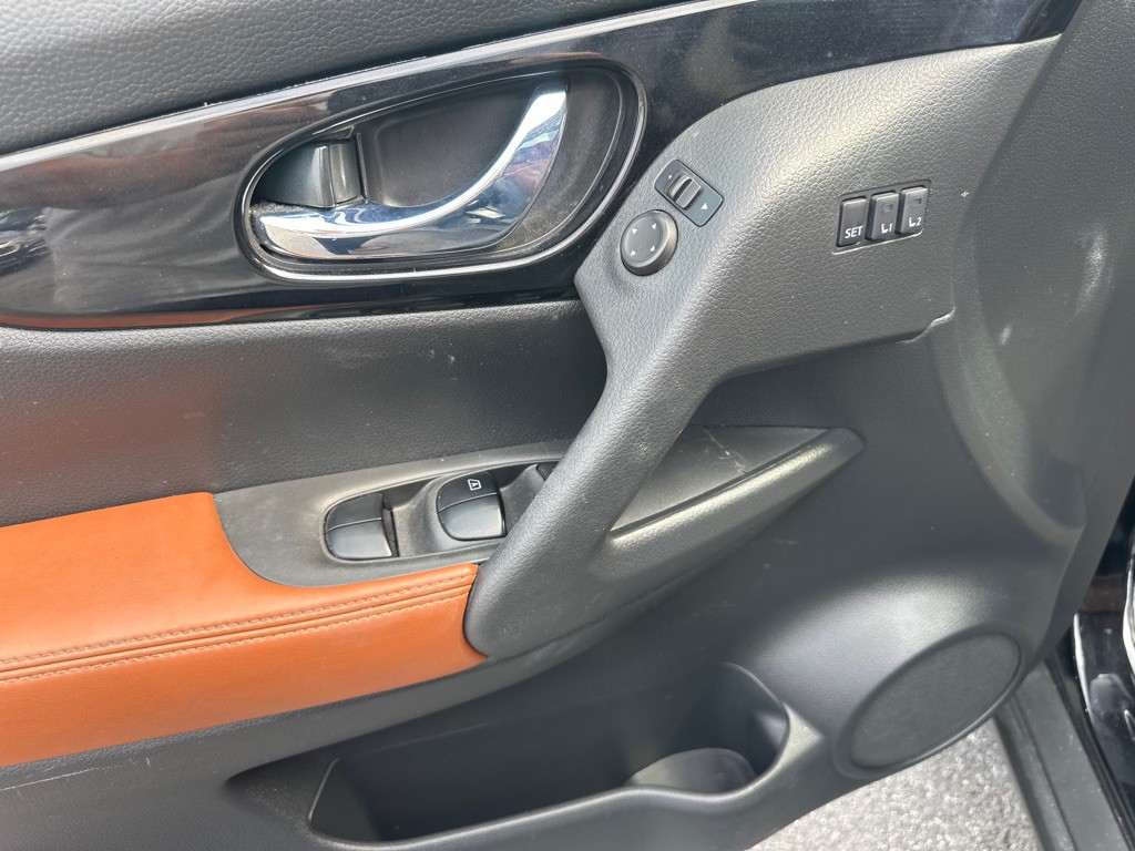 2018 Nissan Rogue Image 17