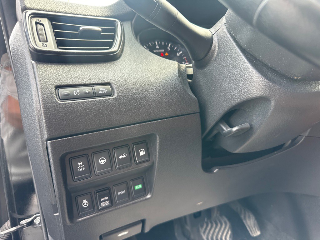 2018 Nissan Rogue Image 19