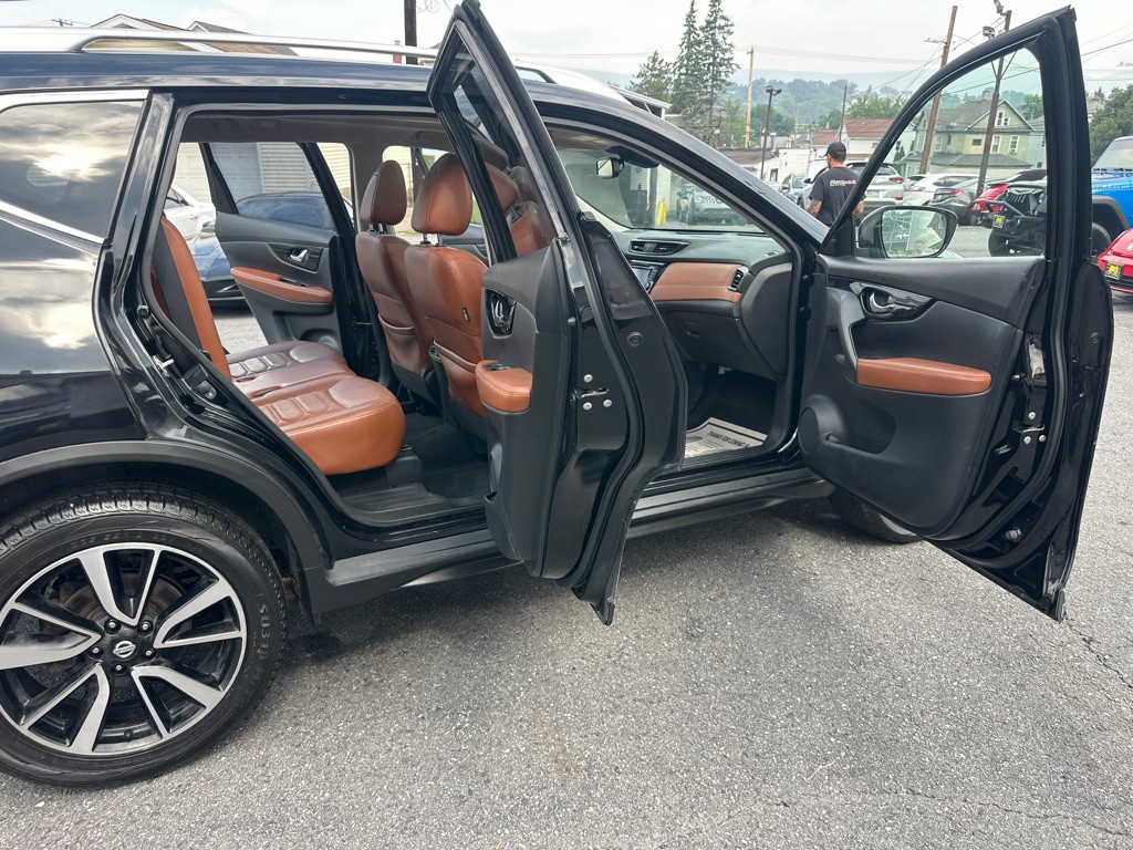 2018 Nissan Rogue Image 24