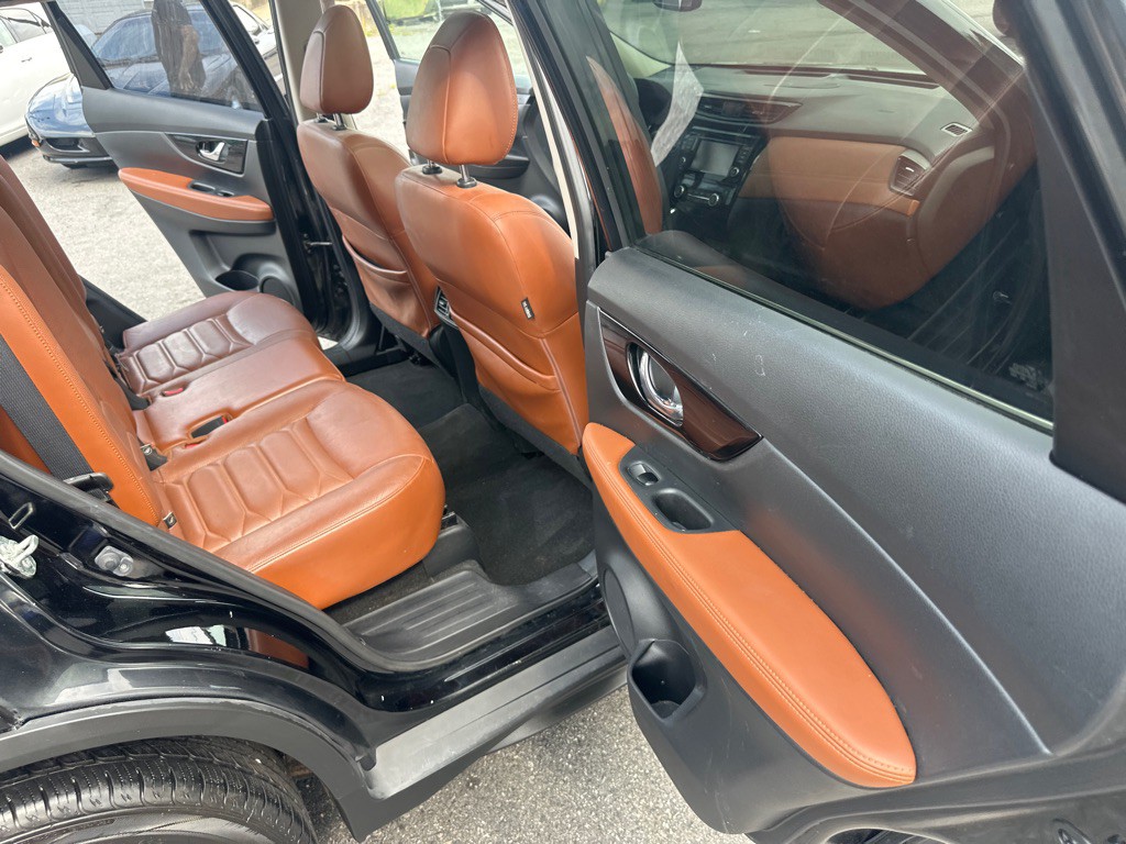 2018 Nissan Rogue Image 25