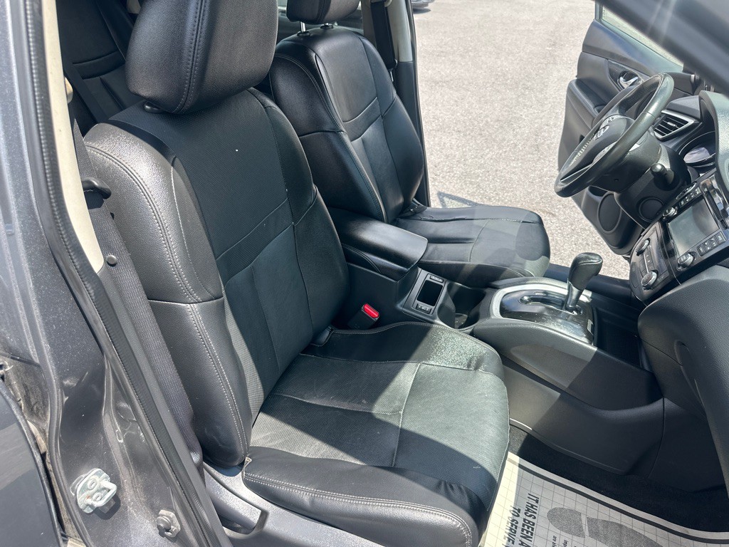 2016 Nissan Rogue Image 30