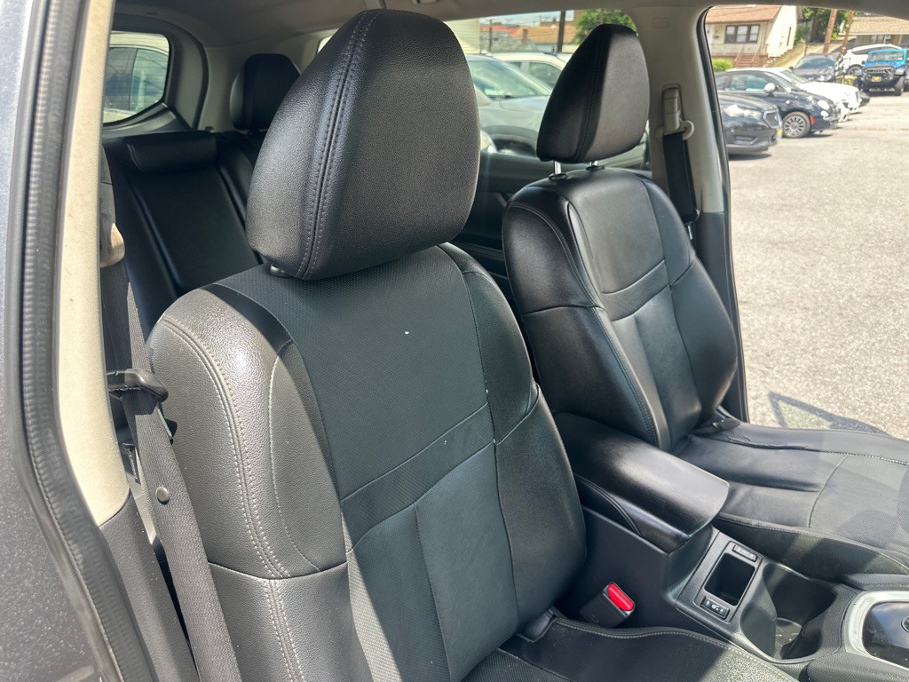 2016 Nissan Rogue Image 31