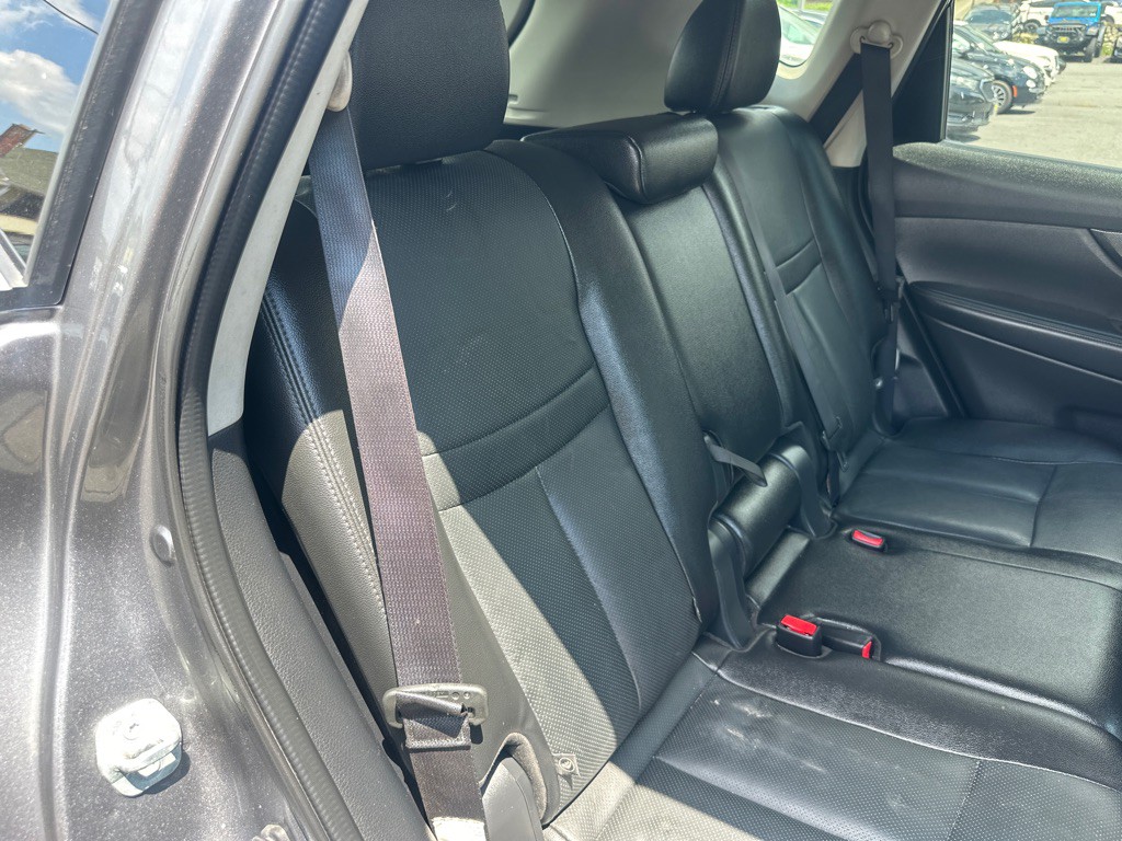2016 Nissan Rogue Image 33