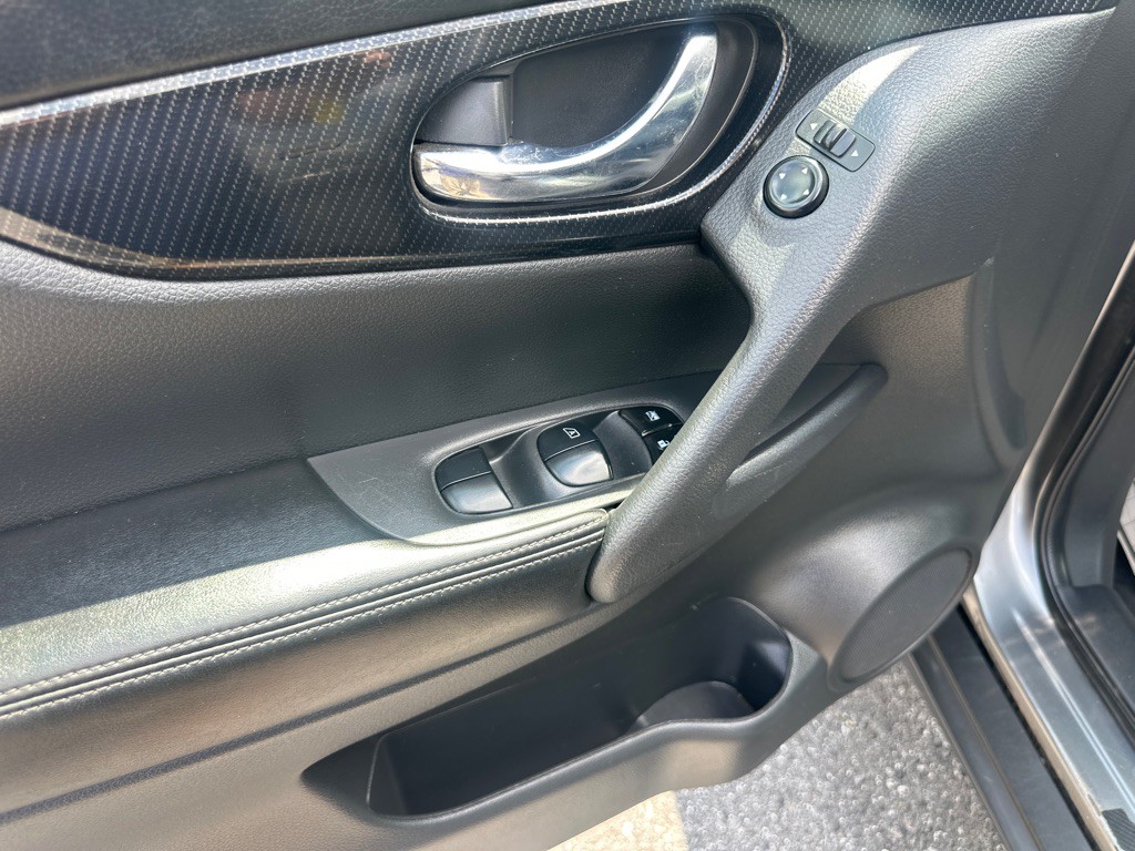 2016 Nissan Rogue Image 43