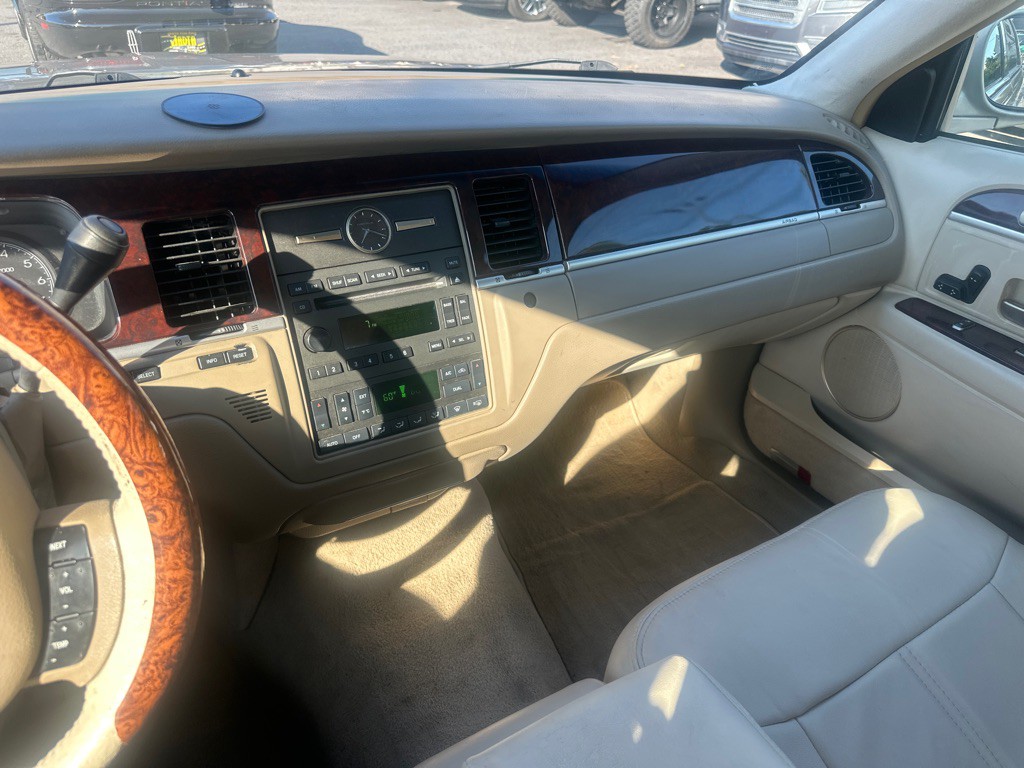 2006 Lincoln Town Car Image 57