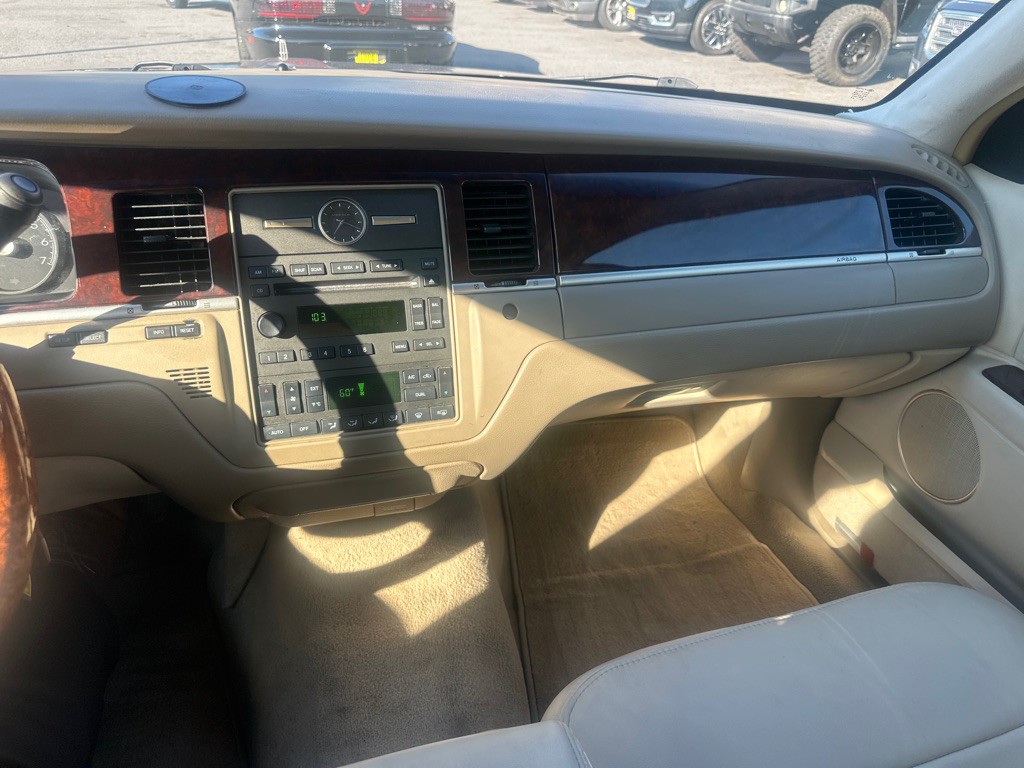 2006 Lincoln Town Car Image 60