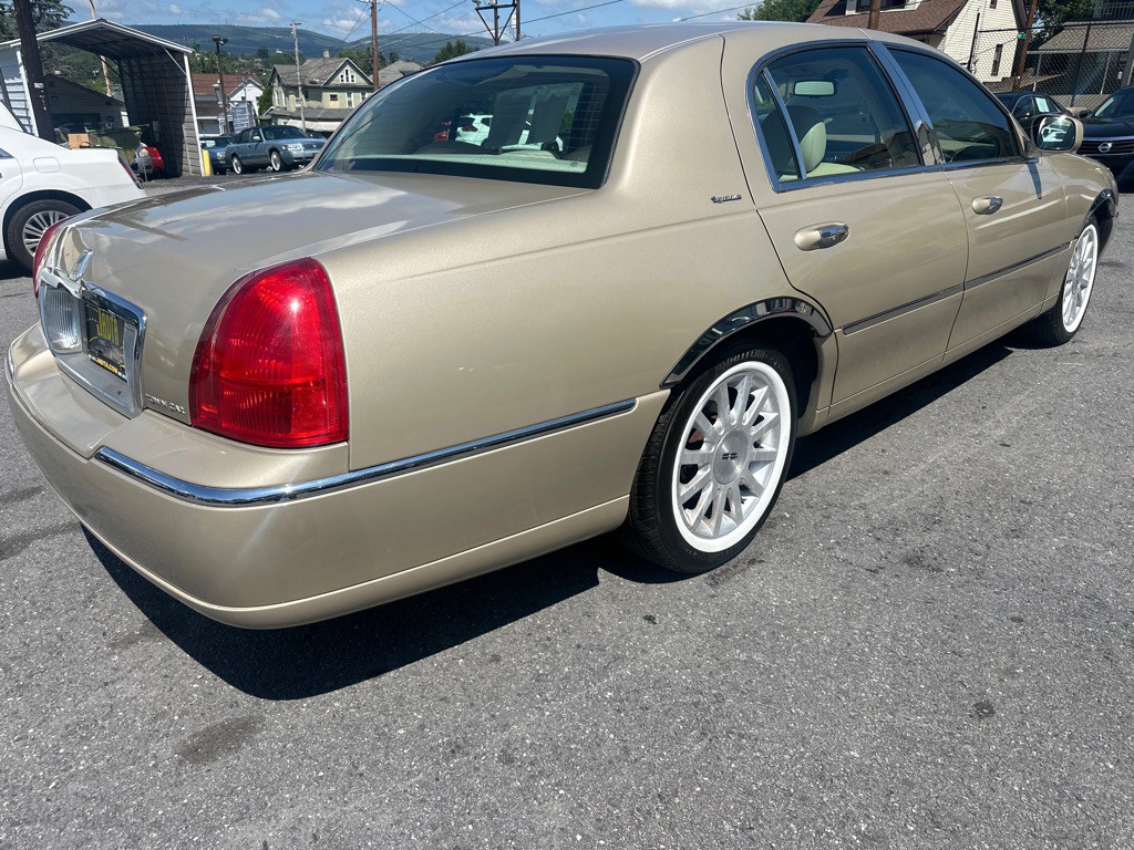 2006 Lincoln Town Car Image 5