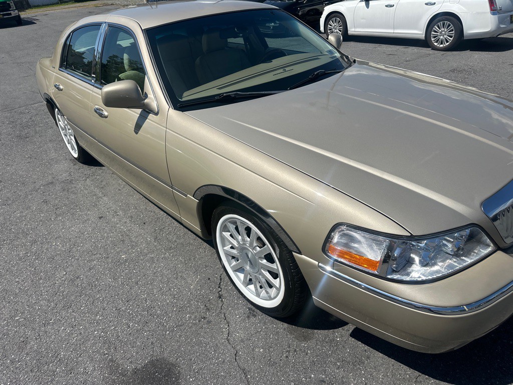 2006 Lincoln Town Car Image 8