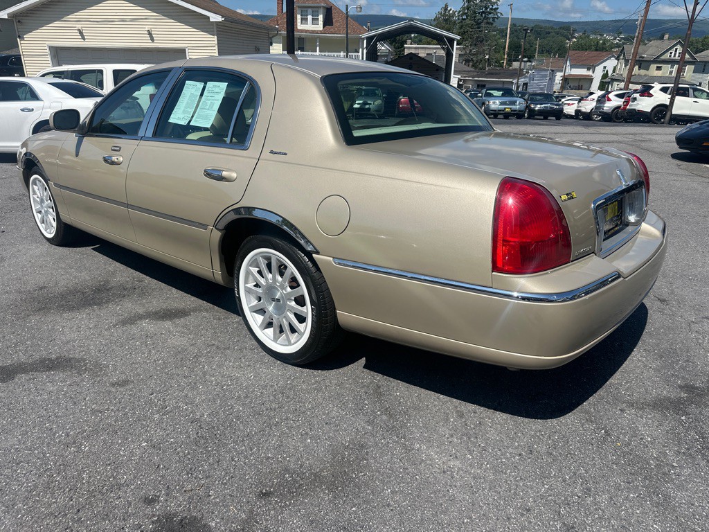 2006 Lincoln Town Car Image 10