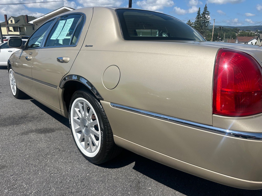 2006 Lincoln Town Car Image 11