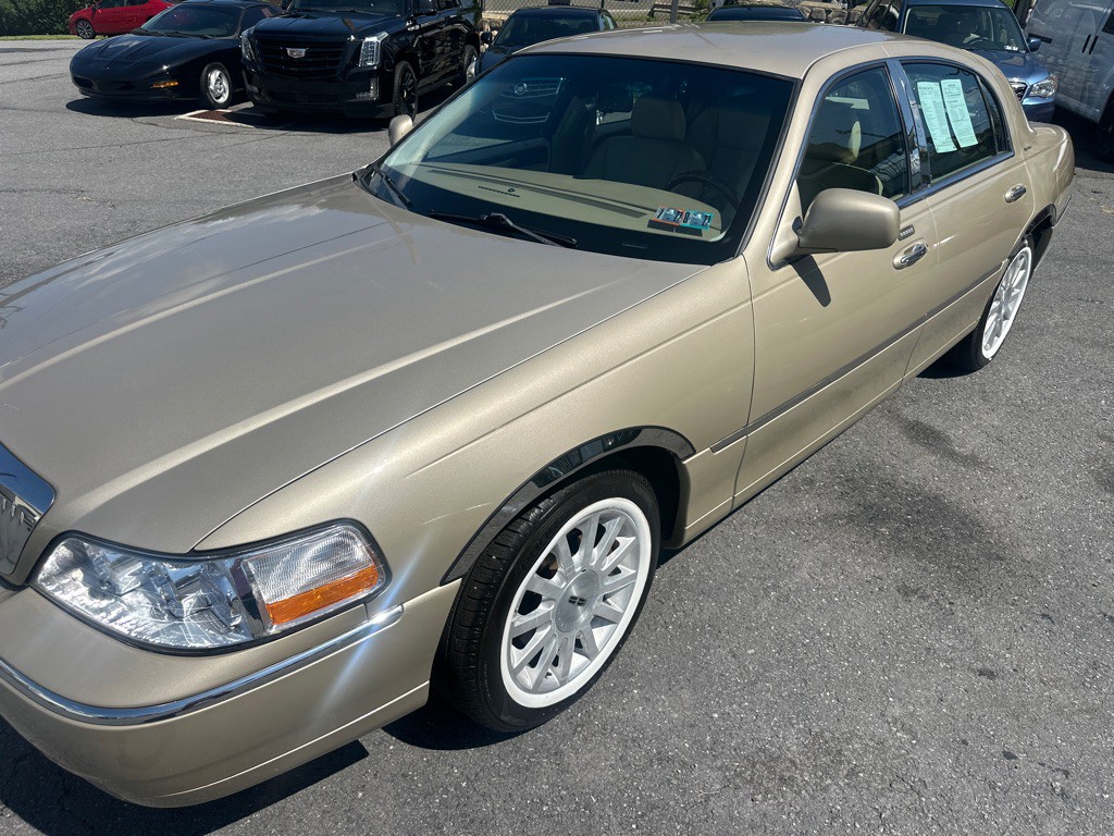 2006 Lincoln Town Car Image 13