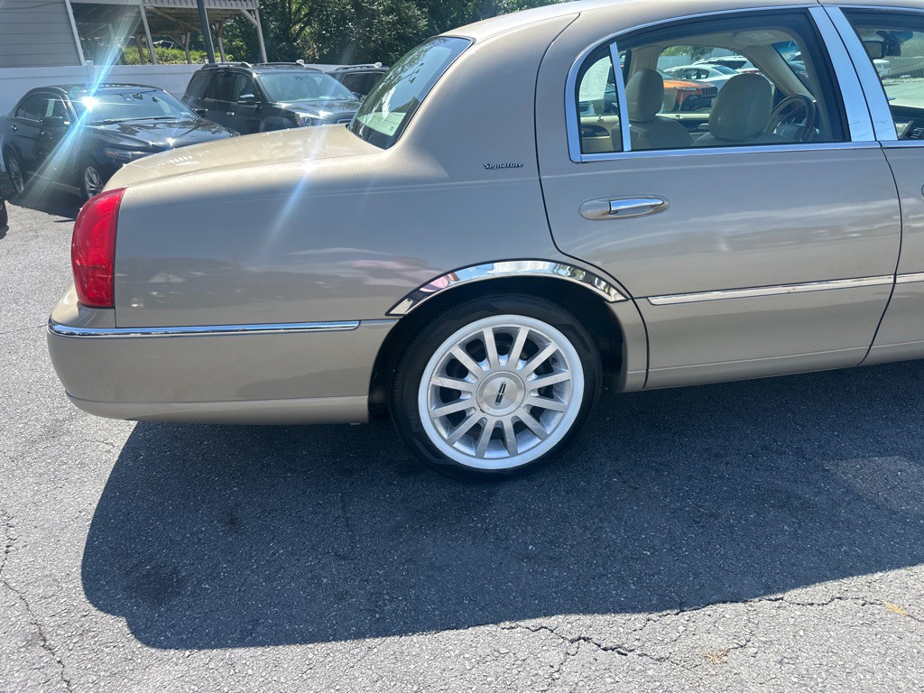 2006 Lincoln Town Car Image 17