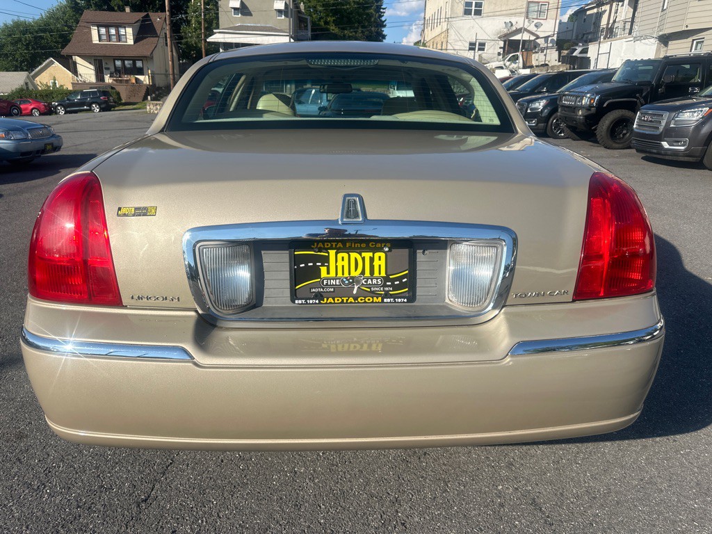 2006 Lincoln Town Car Image 21