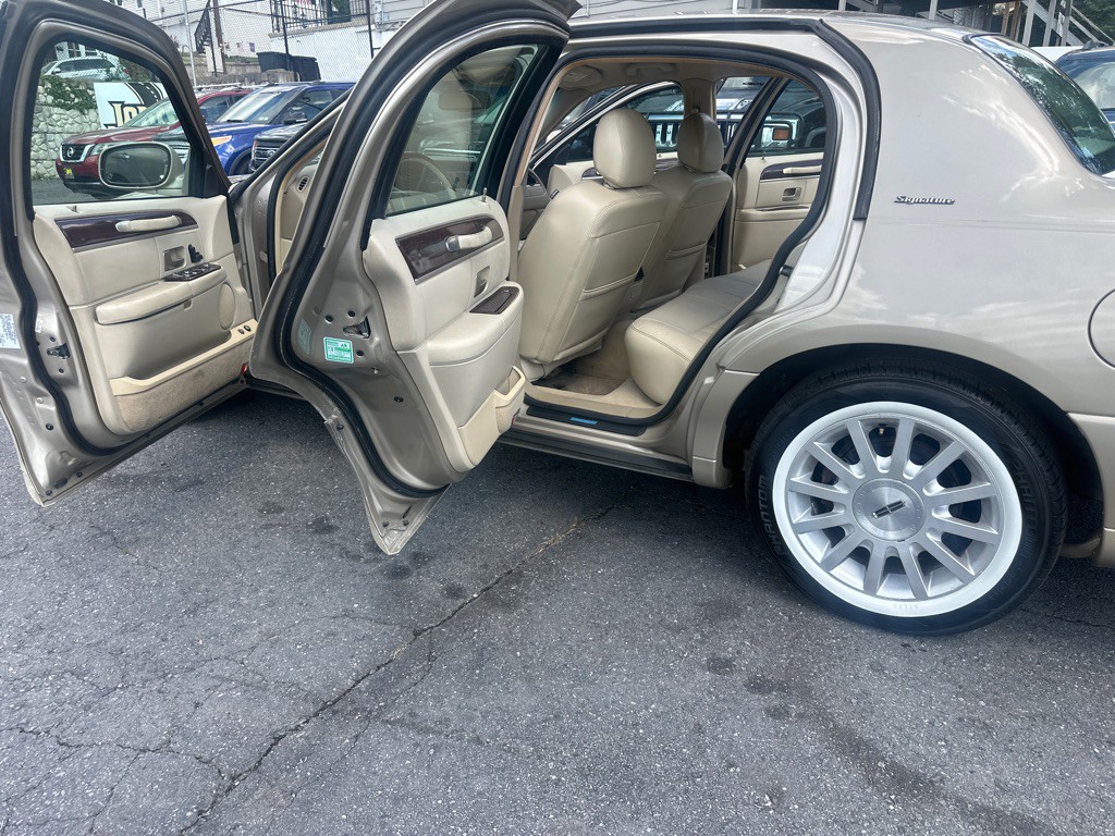2006 Lincoln Town Car Image 22