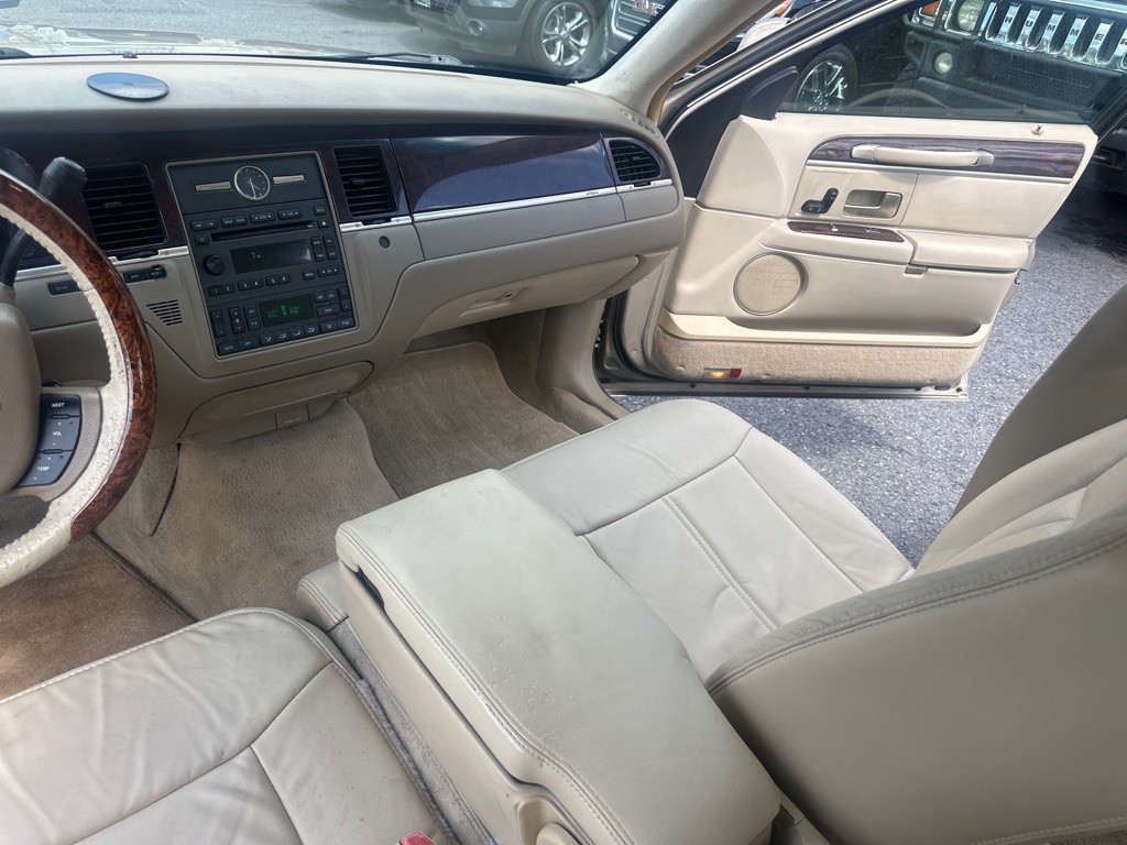 2006 Lincoln Town Car Image 29