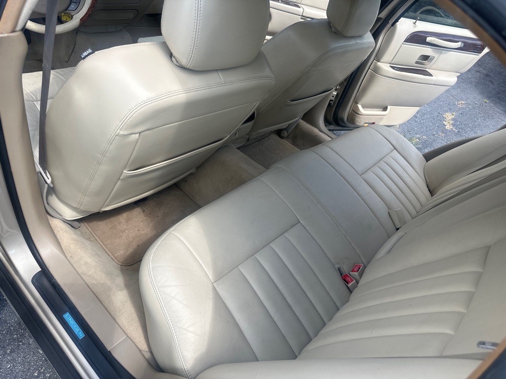 2006 Lincoln Town Car Image 30