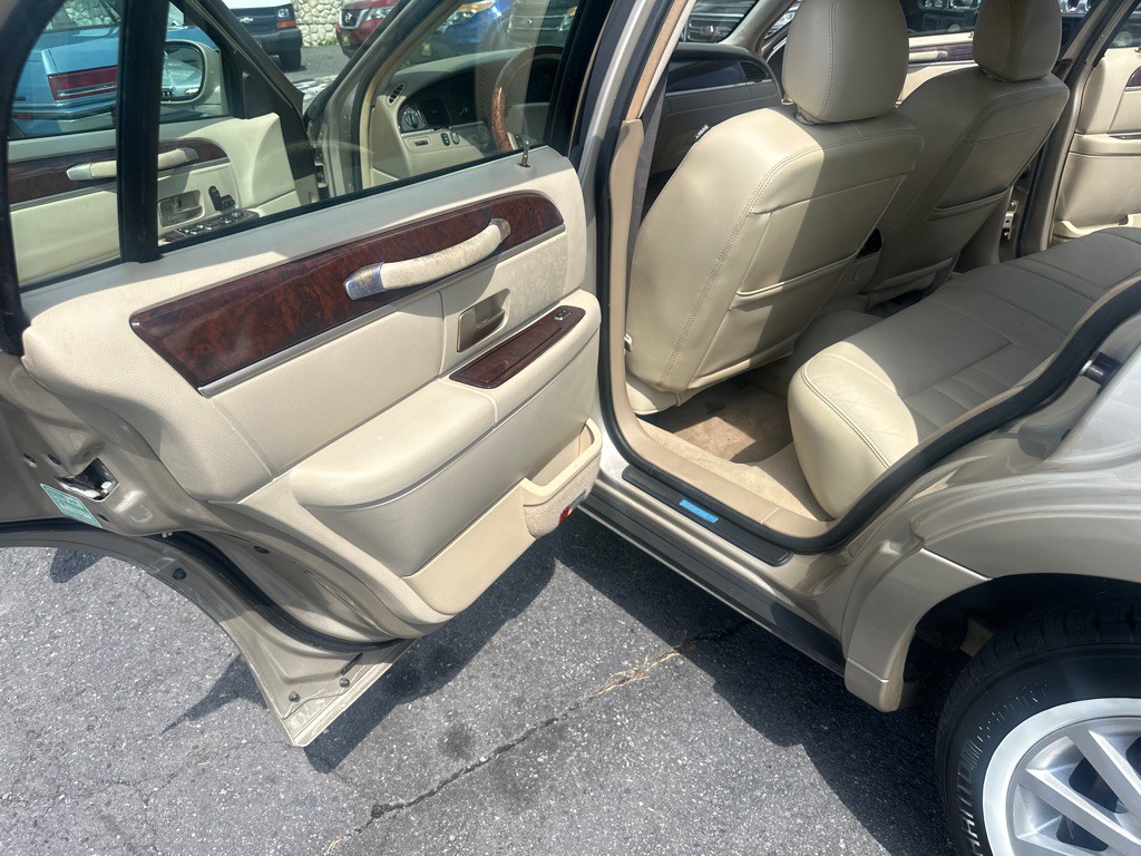 2006 Lincoln Town Car Image 32